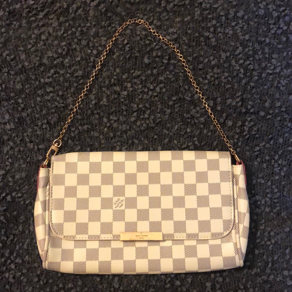 Louis Vuitton clutch like new